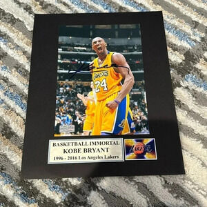 Kobe Bryant autographed 8x10 photo